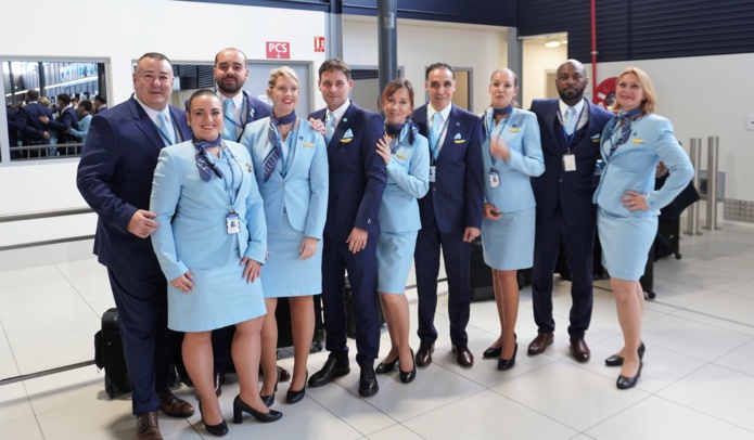 Pari tenu avec un équipage, pilotes, hôtesses et steward français. Photo C.H