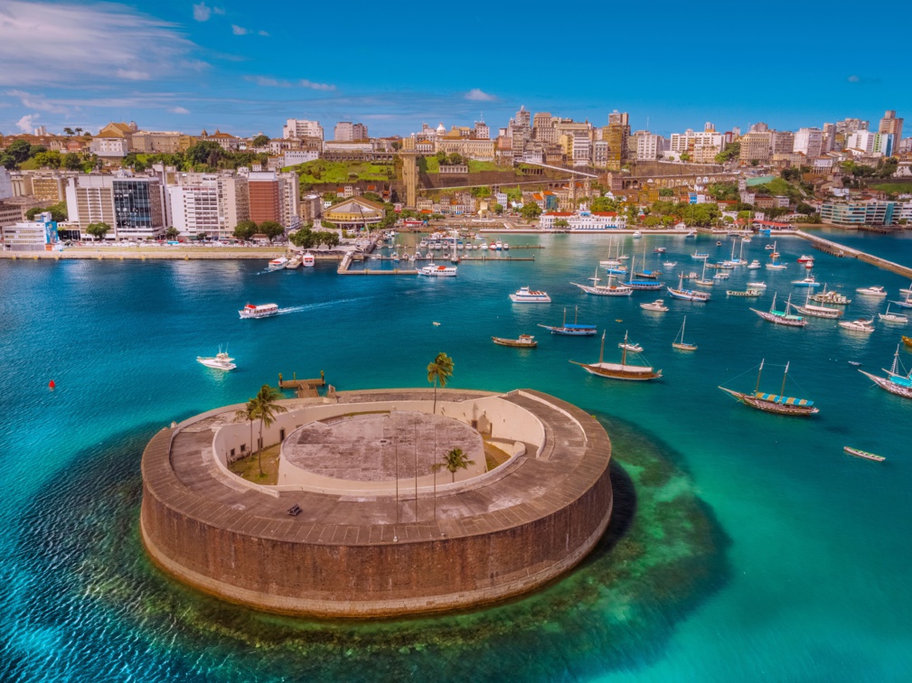 Fort Sao Marcelo et ascenseur Lacerda à Salvador Bahia © peuribeiro- stock.adobe.com