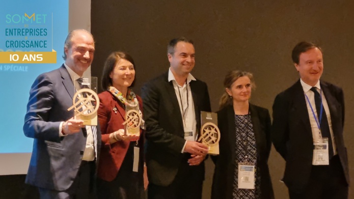 Ziad Minkara (à gauche), PDG de CDS Groupe, a dédié ce Trophée à ses équipes qui « font un travail remarquable au quotidien » Ziad Minkara (à gauche), PDG de CDS Groupe, a dédié ce Trophée à ses équipes qui « font un travail remarquable au quotidien »