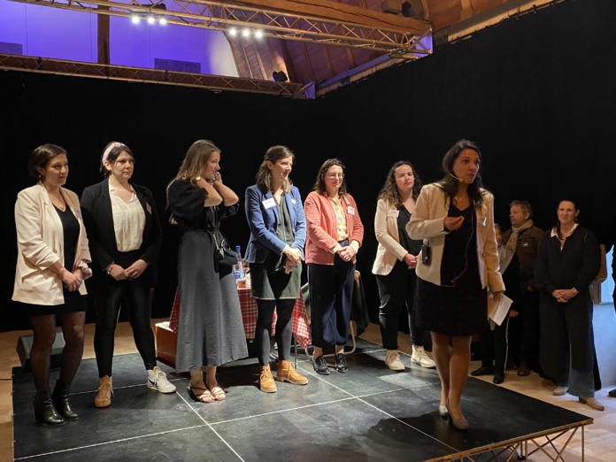 Karine Guyon et ses six collaboratrices "Girl Power" (©BC)' Karine Guyon et ses six collaboratrices "Girl Power" (©BC)'