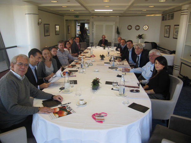 Les administrateurs du SNAV Méditerranée réunis autour de Lucien Salemi, leur Président - Photo P.C. Les administrateurs du SNAV Méditerranée réunis autour de Lucien Salemi, leur Président - Photo P.C.