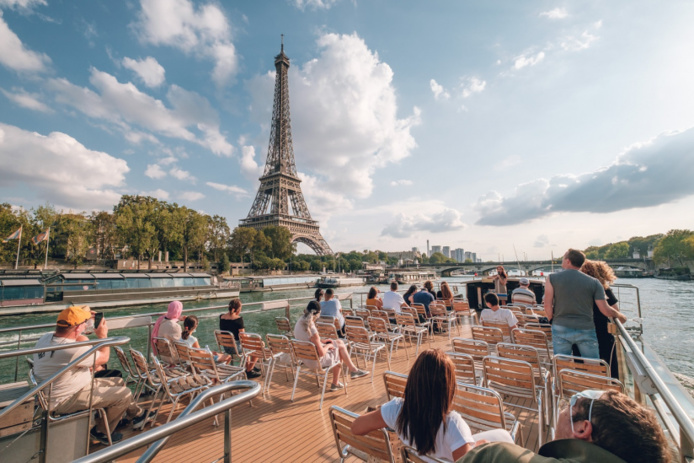 Des croisières accompagnées par des guides-conférenciers (©Vedettes de Paris)