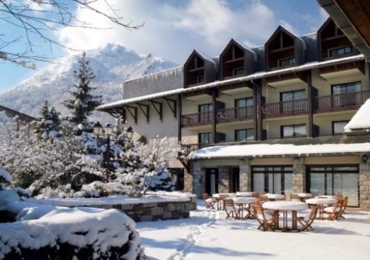 Au coeur des Pyrénées le Mercure Sensria et son espace thermo-ludique. Au coeur des Pyrénées le Mercure Sensria et son espace thermo-ludique.