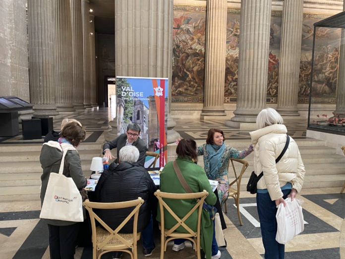 Laurent Demontoux et Marie-Valérie Vavasseur très sollicités sur le stand Val d'Oise Tourisme (©BC)