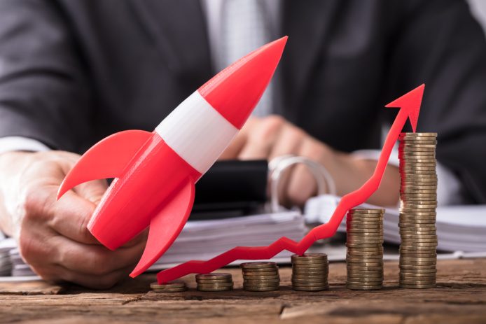 En France, l’organisation de la Coupe du monde de rugby suivie de celle des JO à Paris, entrainera aussi « des hausses de tarifs » couplées à des tensions sur les disponibilités. Depositphotosos. Auteur AndreyPopov En France, l’organisation de la Coupe du monde de rugby suivie de celle des JO à Paris, entrainera aussi « des hausses de tarifs » couplées à des tensions sur les disponibilités. Depositphotosos. Auteur AndreyPopov