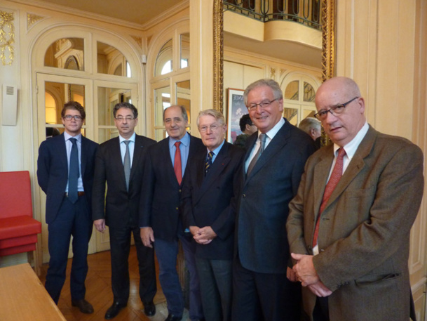 de gauche à droite … Bertrand Moine –SCARA ; Jean-François Michel - UNOSEL ; Jean-Pierre Mas - SNAV ; Jean-Pierre Teyssier -  Médiateur ; René-Marc Chikli -  Président de la MTV ; Guy Tardieu - FNAM