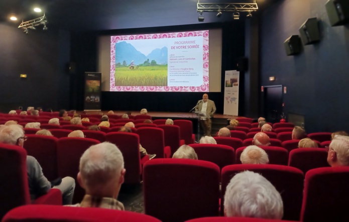 Michel Salaün, à Châteaulin, heureux de pouvoir renouer un lien physique avec ses clients. Plus de 160 avaient répondu à l'appel  - DR : Salaün Michel Salaün, à Châteaulin, heureux de pouvoir renouer un lien physique avec ses clients. Plus de 160 avaient répondu à l'appel  - DR : Salaün