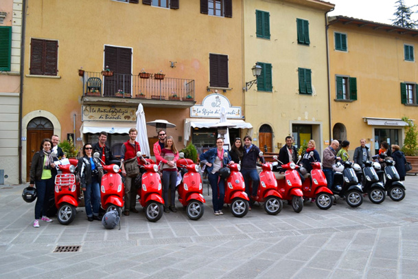 Pour rendre le deux-roues accessible au plus grand nombre, Augustin de Chassy a lancé un package weekend sur la Toscane, à découvrir à Vespa - DR : A. de Chassy