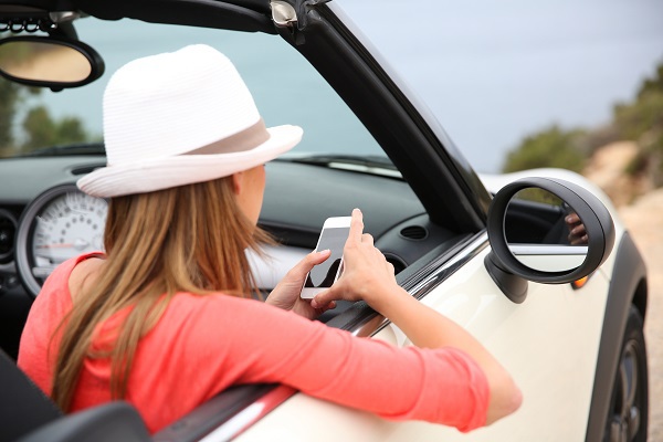 Chez le receptif Plus Travel, le traditionnel autotour devient connecté avec l'application YapQ. © goodluz - Fotolia.com