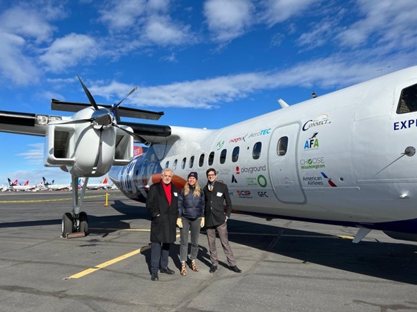 Les représentants d’Amelia : Alain Regourd, à gauche, Président et fondateur d’Amelia, Solenne Regourd et Adrien Chabot à la direction de l’innovation d’Amelia.Photo : Amélia