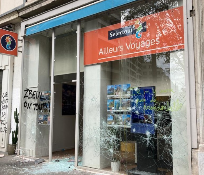 Une agence Ailleurs Voyages a été vandalisée à Lyon en marge des manifestations du 1er mai 2023 - Photo DR