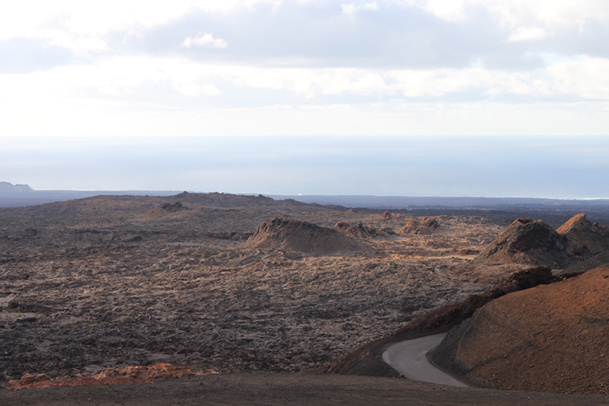 Du restaurant de la Montagne de feu, on a la plus belle vue sur cette chaîne de dômes volcaniques - DR : A.B.