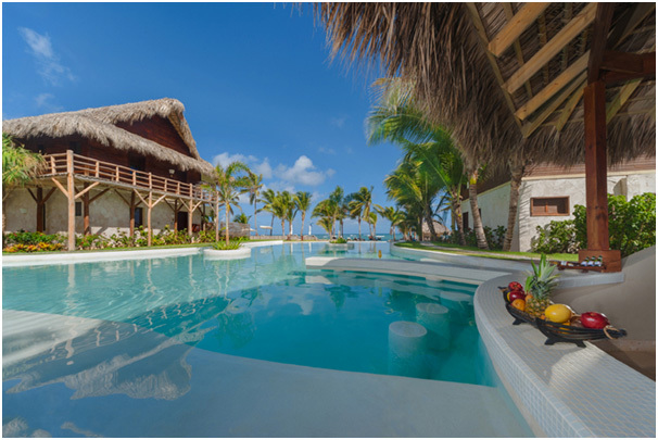 Le nouveau bar Caicu ainsi que la nouvelle piscine du Zoëtry Agua Punta Cana