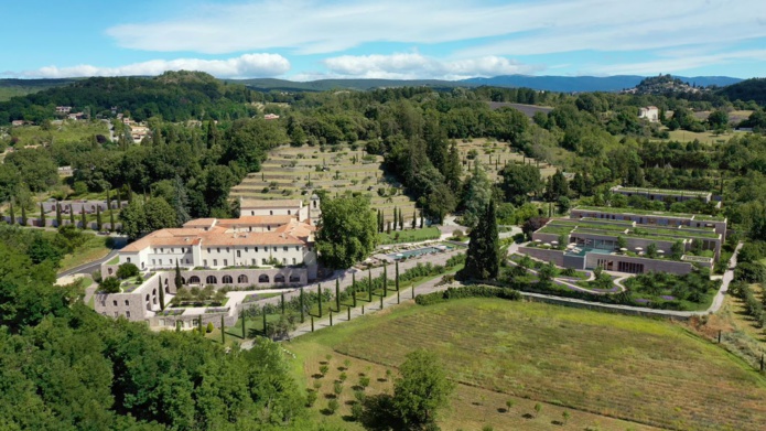 Un bâtiment vieux de 400 ans qui se fond dans le paysage provencal (Photoi Couvent des Minimes Hotel & Spa)