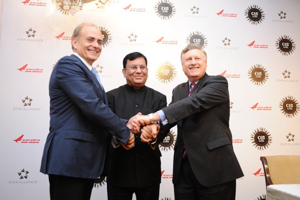 De gauche à droite : Calin Rovinescu, Directeur Général d’Air Canada et Président du Conseil de Direction de Star Alliance, témoigne sa solidarité à Rohit Nandan, Président et Directeur Général du tout dernier membre à avoir rejoint l’alliance, Air India, et Mark Schwab, président de Star Alliance - Photo DR De gauche à droite : Calin Rovinescu, Directeur Général d’Air Canada et Président du Conseil de Direction de Star Alliance, témoigne sa solidarité à Rohit Nandan, Président et Directeur Général du tout dernier membre à avoir rejoint l’alliance, Air India, et Mark Schwab, président de Star Alliance - Photo DR