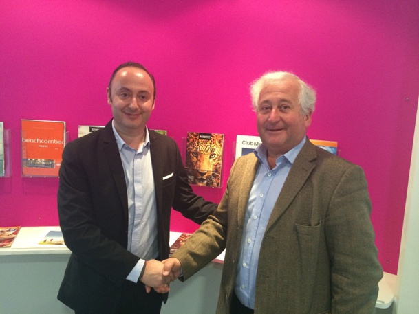 Laurent Abitbol (à gauche) et François-Xavier de Bouärd (à droite) ont signe la vente ce jeudi 18 décembre 2014 - Photo DR Laurent Abitbol (à gauche) et François-Xavier de Bouärd (à droite) ont signe la vente ce jeudi 18 décembre 2014 - Photo DR