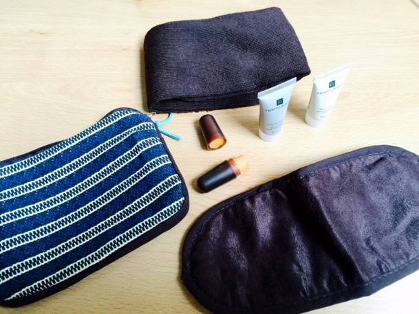 A toiletry case with the essentials: eye mask, socks, toothbrush and various lotions…/photo Jdl