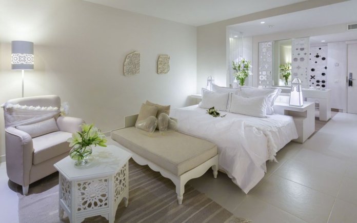 Décor blanc et beige pâle pour cette suite Junior de La Badira (Photo La Badira) Décor blanc et beige pâle pour cette suite Junior de La Badira (Photo La Badira)