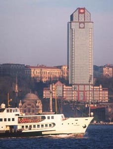 Le Ritz Carlton, un gratte-ciel face au Bosphore