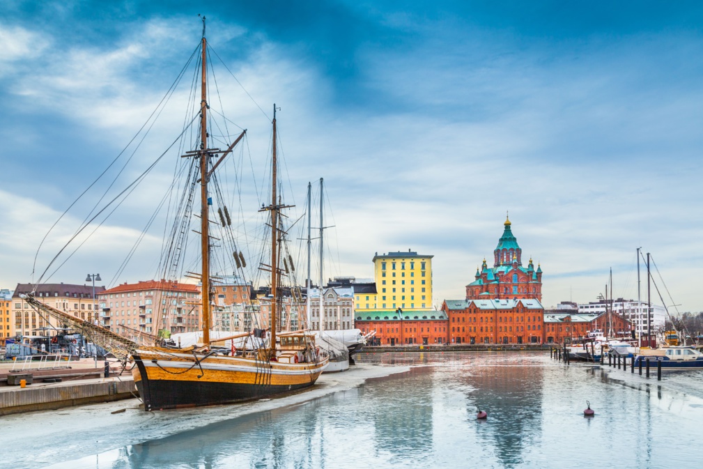 Quartier du port d'Helsinki avec la cathédrale Uspenski en hiver, Finlande ©  JFL Photography - stock.adobe.com