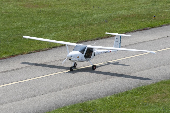 Premier avion 100 % électrique au monde à recevoir une certification de l’Agence européenne de la sécurité aérienne, ce biplace Pipistrel Velis Electro n’émet pas de CO2 - Twitter