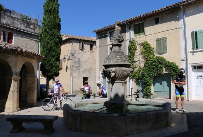 Au nord du Ventoux, le territoire des Baronnies provençales a tout pour plaire aux amoureux de la petite reine - DR : J.-F.R. Au nord du Ventoux, le territoire des Baronnies provençales a tout pour plaire aux amoureux de la petite reine - DR : J.-F.R.