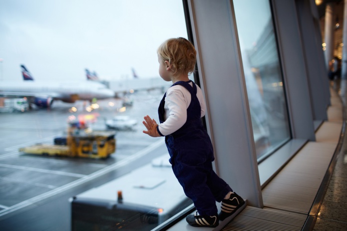 Voyager en avion avec un enfant, règles et consignes - Photo : Depositphotos - Auteur : danr13 Voyager en avion avec un enfant, règles et consignes - Photo : Depositphotos - Auteur : danr13