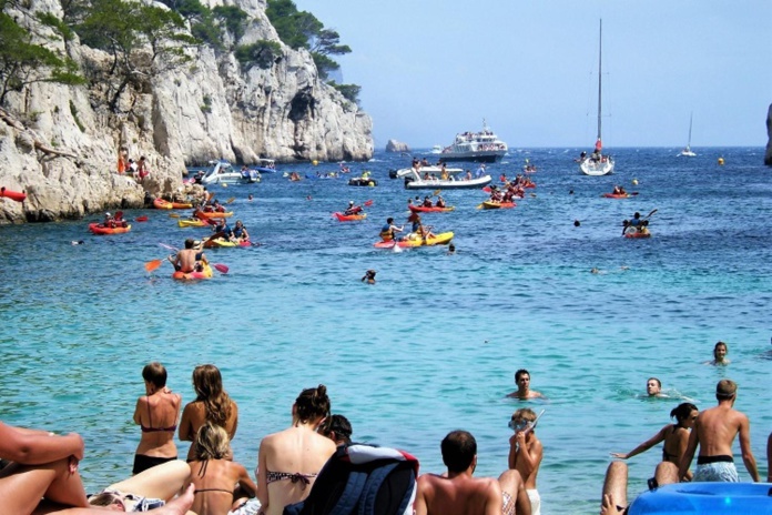 Surtourisme : les calanques cherchent à réguler l'affluence (©Parc national des calanques) Surtourisme : les calanques cherchent à réguler l'affluence (©Parc national des calanques)