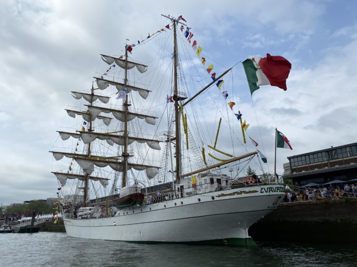 Le navire école mexicain majestueux (©BC) Le navire école mexicain majestueux (©BC)