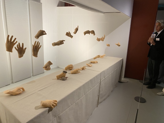 Une installation artistique  de La Cène pour montrer aussi la précision des représentations et l'expression des personnages à travers leurs mains (©Clos Lucé)