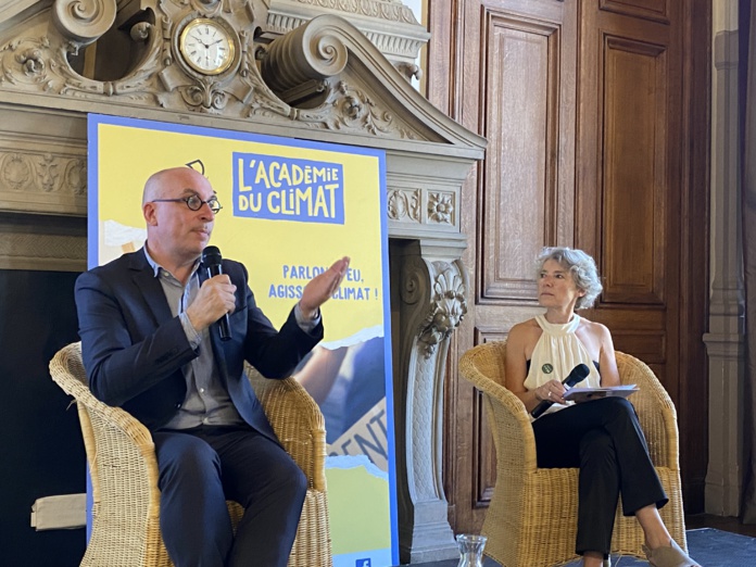 Frédéric Hocquard, adjoint au maire de Paris pour le Tourisme, et Corinne Ménégaux, directrice générale de l'OTCP annoncent les performances récentes du tourisme à Paris  (©BC)