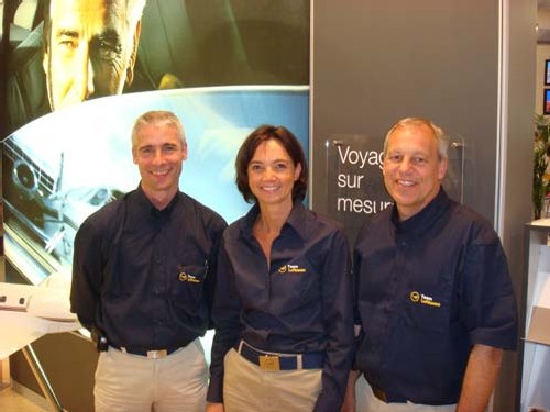 Axel Hilgers, directeur France de Lufthansa entouré de Matthias Funke et Mme Winters Axel Hilgers, directeur France de Lufthansa entouré de Matthias Funke et Mme Winters