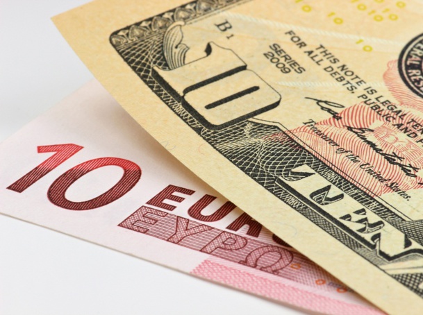 Le cours de l'Euro par rapport au Dollar US continue de baisser - DR : © B. Wylezich - Fotolia.com Le cours de l'Euro par rapport au Dollar US continue de baisser - DR : © B. Wylezich - Fotolia.com