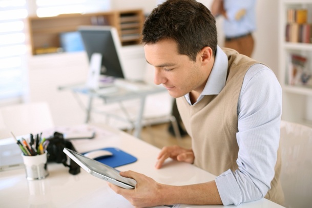 Le travail dominical pourrait être étendu à douze dimanches par an, dont cinq ouverts de droit, et avec l'accord du maire de la commune © goodluz - Fotolia.com Le travail dominical pourrait être étendu à douze dimanches par an, dont cinq ouverts de droit, et avec l'accord du maire de la commune © goodluz - Fotolia.com