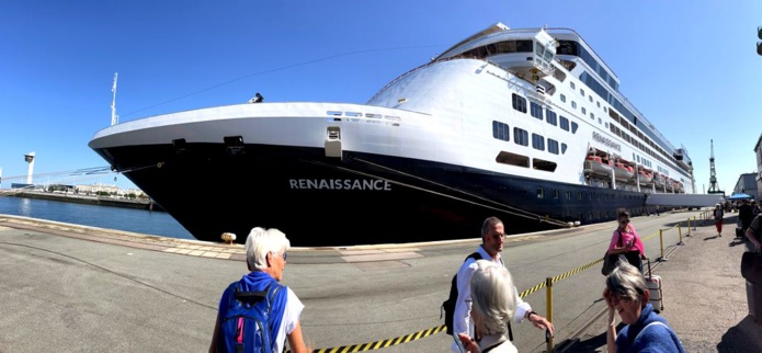 Photo panoramique du "Renaissance", prise au Havre, à son retour de la croisière inaugurale (Photo PB)