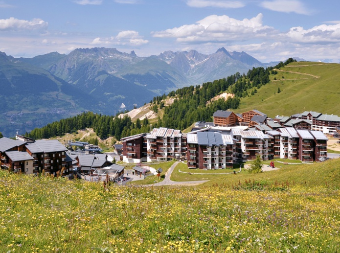 Surtaxation de la taxe d'habitation : "elle permet aux maires de pouvoir augmenter la taxe d'habitation des résidences secondaires, entre 5% et 65%," selon Xavier Roseren Surtaxation de la taxe d'habitation : "elle permet aux maires de pouvoir augmenter la taxe d'habitation des résidences secondaires, entre 5% et 65%," selon Xavier Roseren