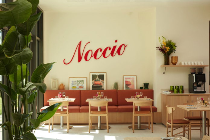 Un restaurant de cuisine italienne ouvert sur l'extérieur (©Okko) Un restaurant de cuisine italienne ouvert sur l'extérieur (©Okko)