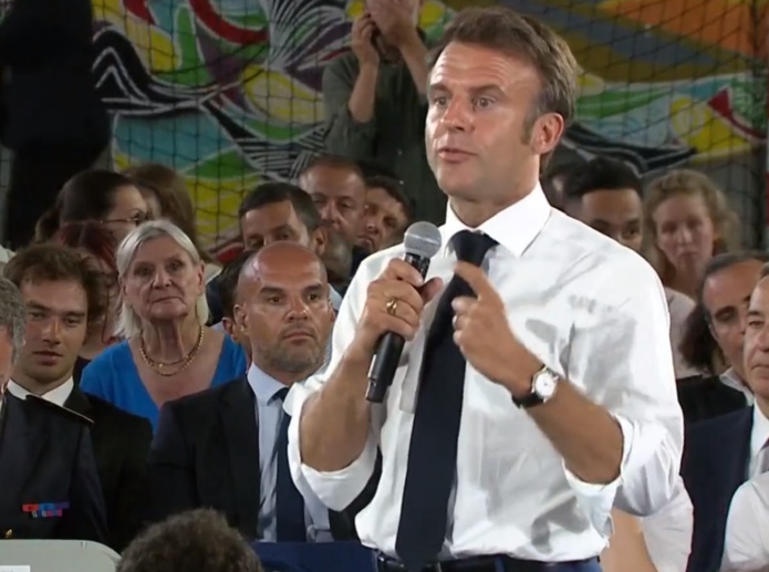 Emmanuel Macron veut ouvrir le débat sur les vacances scolaires - Capture écran compte Twitter @Emmanuelmacron Emmanuel Macron veut ouvrir le débat sur les vacances scolaires - Capture écran compte Twitter @Emmanuelmacron