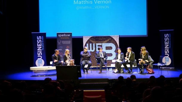 "L'expérience centrée sur le consommateur", l'une des tables rondes de l'après-midi, rassemblait Pascal Morvan (Sparkow), Patrycja Mothon (Yves Rocher), Thierry Benhaïm (La Grande Récrée), Barbara Dalibard (SNCF) et Patrick Hoffstetter (Miliboo)  © Web2B