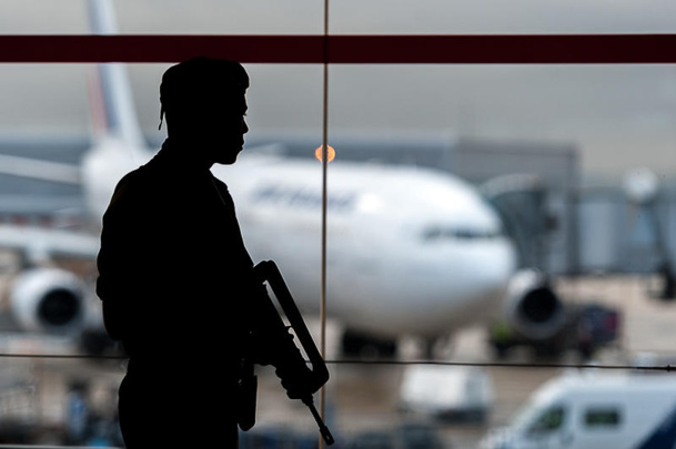 Déjà très élevée, la surveillance dans les aéroports va être renforcée. DR defense.gouv.fr