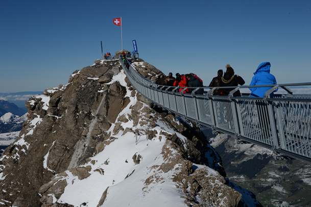 Le Peak Walk est la seule passerelle au monde qui relie deux glaciers à 3 000 mètres d’altitude - DR : OT des Diablerets