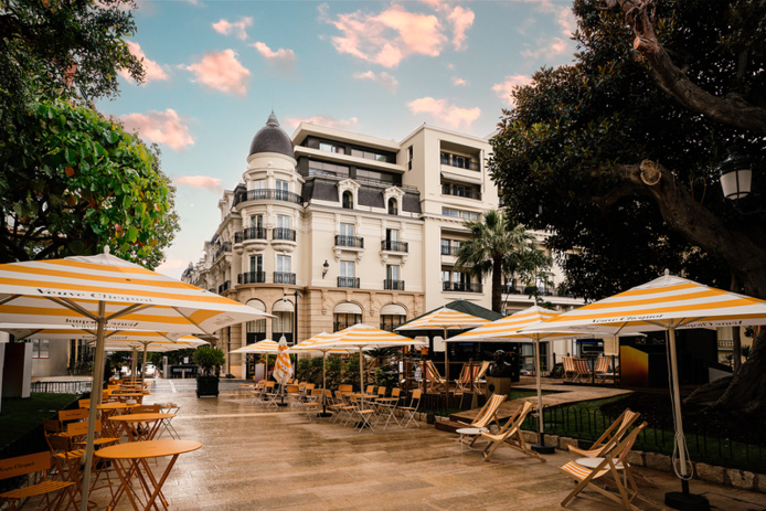 La terrasse de l'Hermitage, propriété de la Société des Bains de Mer, de nouveau aux couleurs Veuve Cliquot- DR : SBM