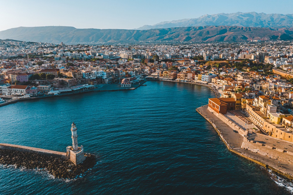 Le vieux port et le phare - Photo : Depositphotos.com - Auteur : mairu10