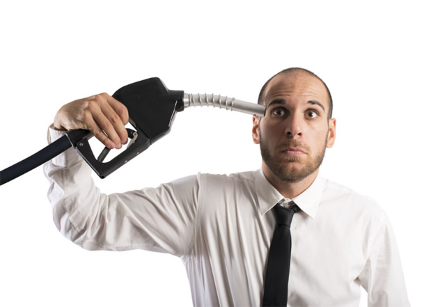 Malgré la baisse, il était plutôt utopique de songer un seul instant que ces mêmes compagnies, dont une grosse majorité ont encore un peu (beaucoup ?) de mal à respirer, allaient subitement abolir (abroger, pour les adeptes de la garantie financière) une sublime arnaque instaurée par cette "surcharge carburant"© alphaspirit - Fotolia.com Malgré la baisse, il était plutôt utopique de songer un seul instant que ces mêmes compagnies, dont une grosse majorité ont encore un peu (beaucoup ?) de mal à respirer, allaient subitement abolir (abroger, pour les adeptes de la garantie financière) une sublime arnaque instaurée par cette "surcharge carburant"© alphaspirit - Fotolia.com