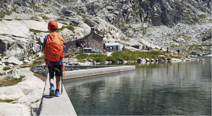 Le refuge d'arremoulit est situé au bord du lac de montagne d'Arrémoulit - DR : IVAN OLIVIER PHOTOGRAPHIES - COLLECTION FFCAM Le refuge d'arremoulit est situé au bord du lac de montagne d'Arrémoulit - DR : IVAN OLIVIER PHOTOGRAPHIES - COLLECTION FFCAM
