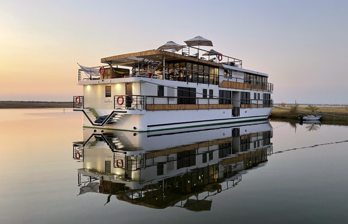 Un voyage mêlant à la fois safaris terrestres et croisière à bord du “Zimbabwean Dream”, avec un total de 9 jours, 8 nuits. :crédit JDL Un voyage mêlant à la fois safaris terrestres et croisière à bord du “Zimbabwean Dream”, avec un total de 9 jours, 8 nuits. :crédit JDL