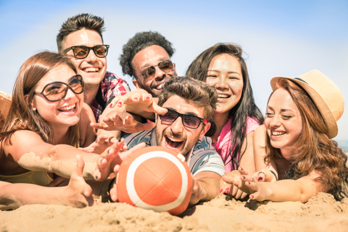 Le dress code de ces vacances ? Tenue légère de rigueur, contenu constant mais allégé et quelques feuilletons pas piqués des hannetons qui vous tiendront en haleine… /crédit DepositPhoto