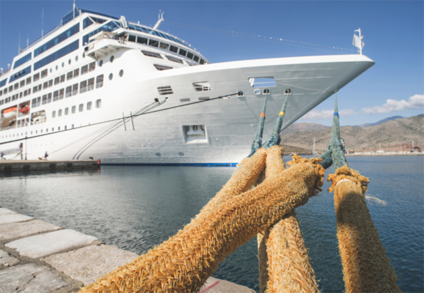 Pas moins de 9 passagers sur 10 ont déclaré que le wifi gratuit et l'accès à ses e-mails était la principale innovation dont ils aimeraient bénéficier sur les navires de croisière © Deyan Georgiev - Fotolia.com