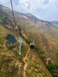 Un téléphérique vous propulse sur les hauteurs en une vingtaine de minutes - DR : PB Un téléphérique vous propulse sur les hauteurs en une vingtaine de minutes - DR : PB
