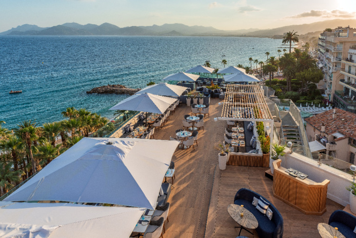 Au septième étage, la terrasse qui offre une vue panomarique sur la mer (Photo Canopy By Hilton)